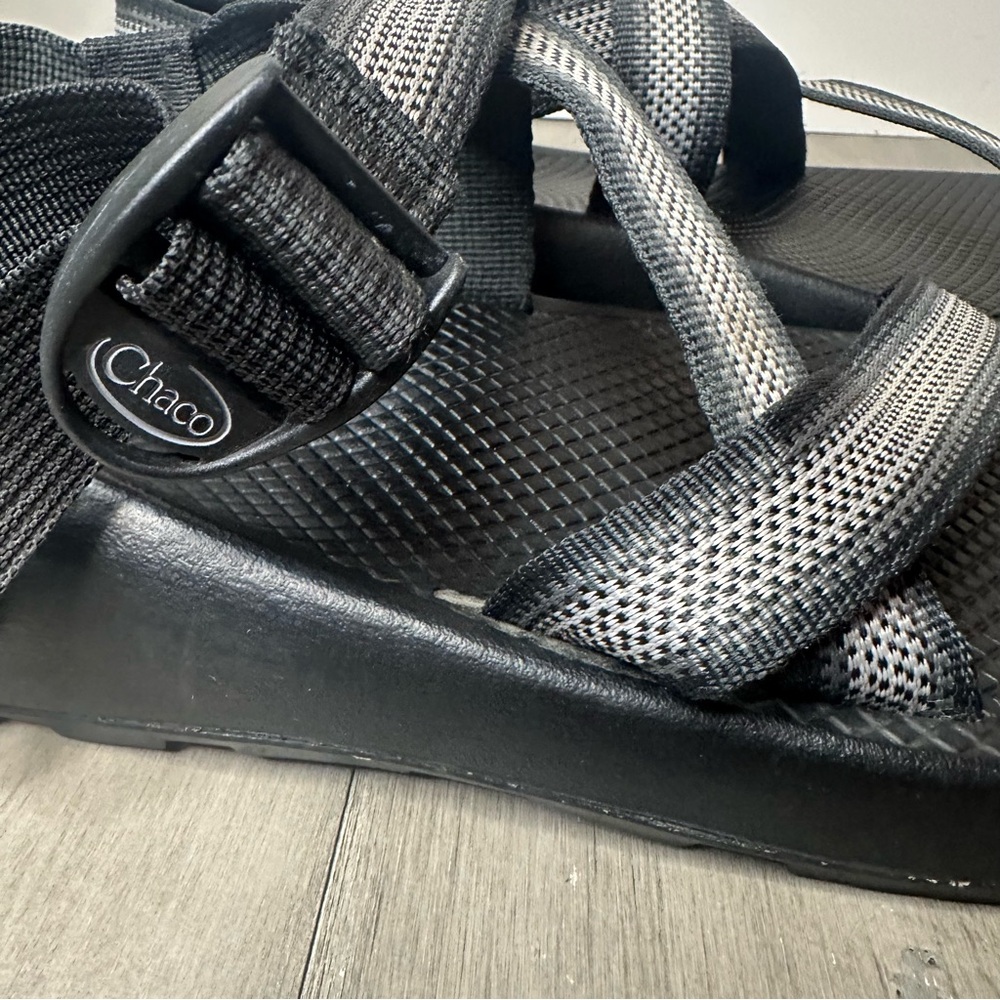 Chaco Z/1 Adjustable Strap Classic Sandal Men Split Gray
Men’s 11 - Picture 8 of 9